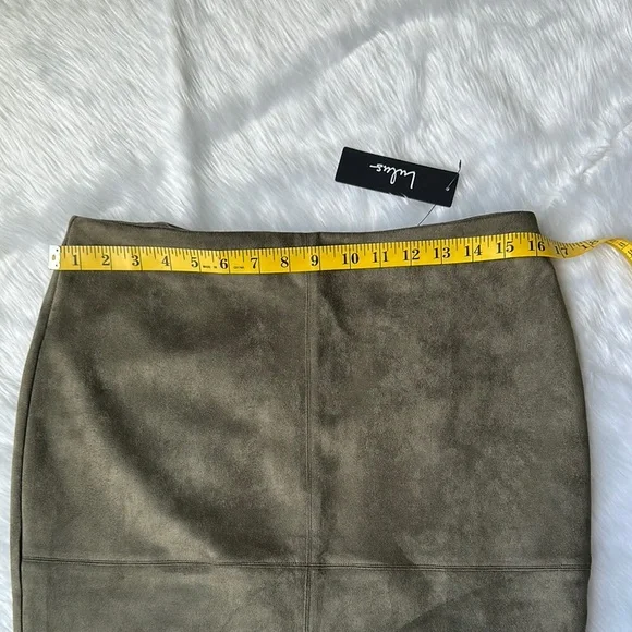 NWT  LULUS Button-Up Shirt and Olive Skirt size L - Picture 8 of 12